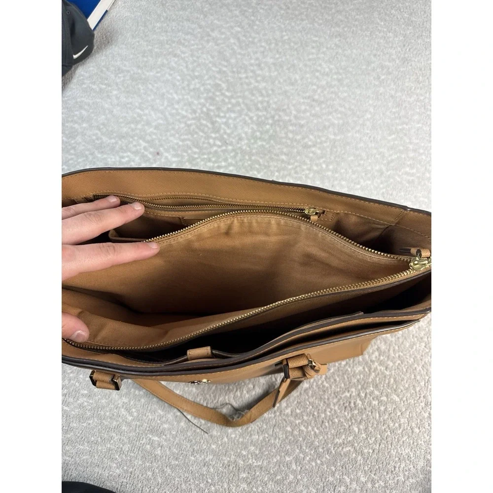 Tory Burch Womens Large Robinson Tan‎ Leather Tote in Cardamom